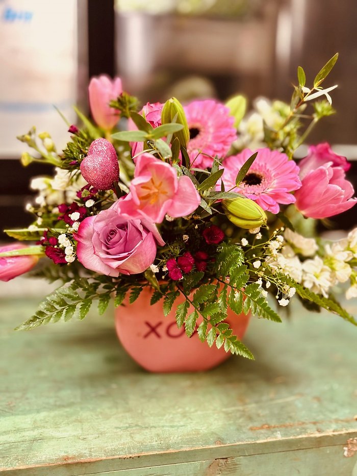 Conversation heart arrangement